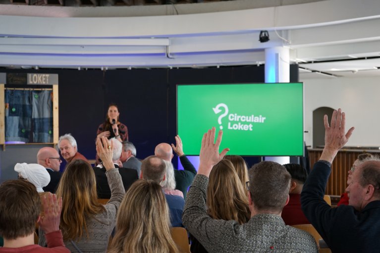 Groep mensen bij een bijeenkomst van het Circulair Loket